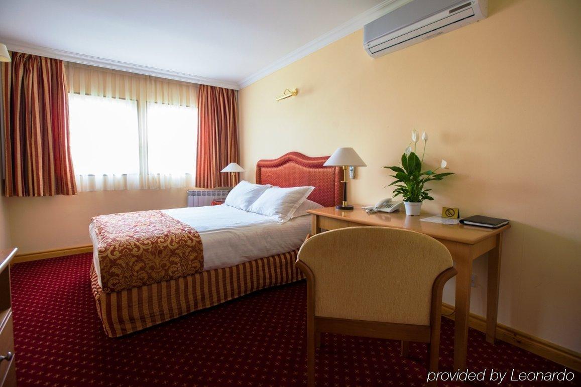 Chagala Atyrau Hotel Екстериор снимка
