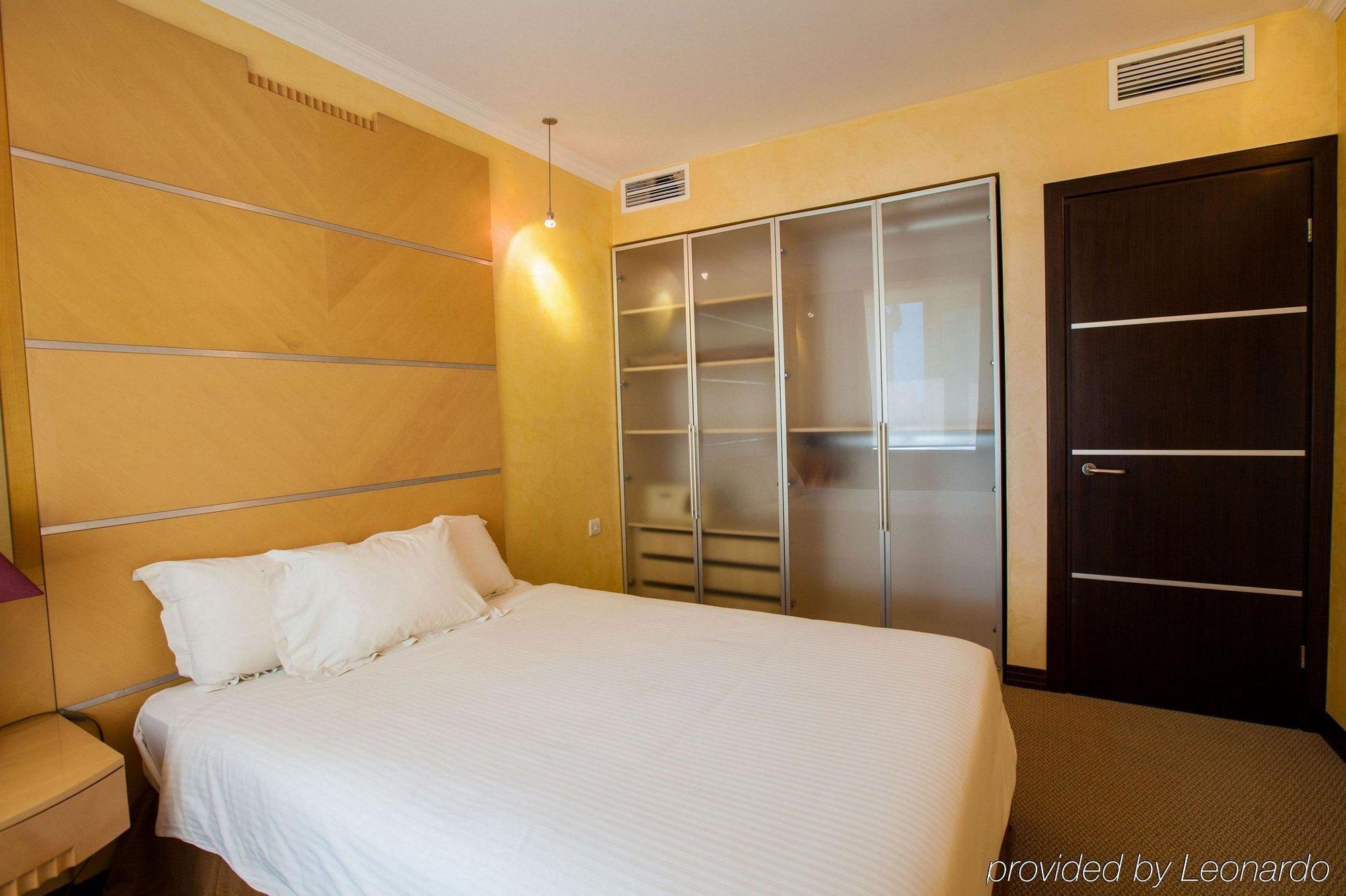Chagala Atyrau Hotel Екстериор снимка