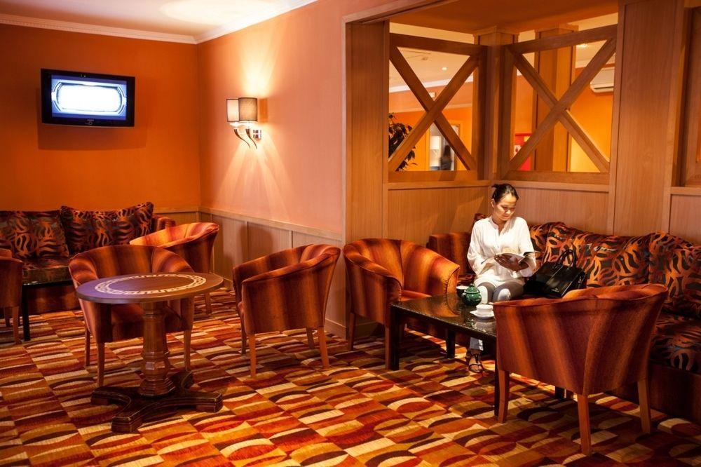Chagala Atyrau Hotel Екстериор снимка