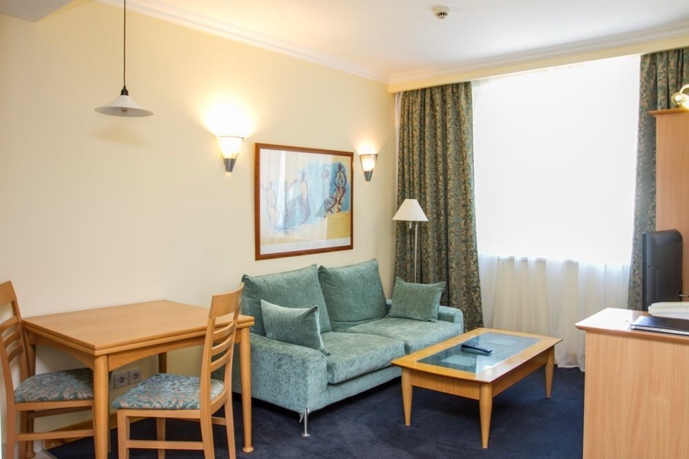 Chagala Atyrau Hotel Екстериор снимка