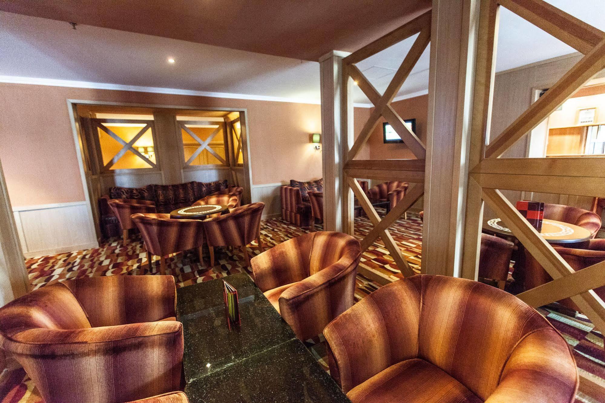 Chagala Atyrau Hotel Екстериор снимка