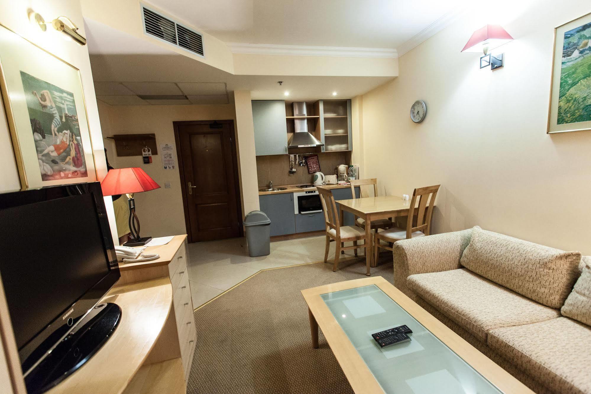 Chagala Atyrau Hotel Екстериор снимка