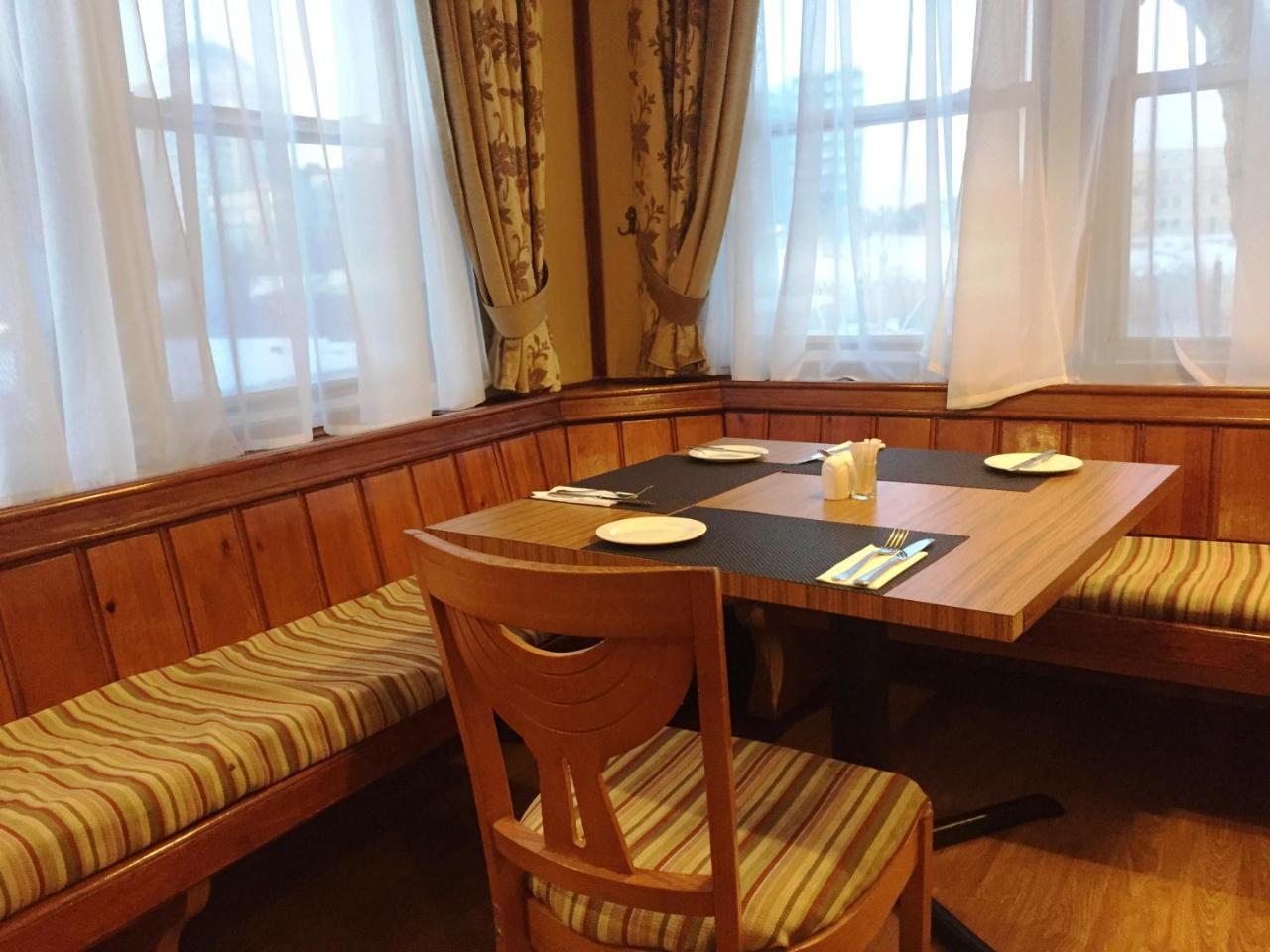 Chagala Atyrau Hotel Екстериор снимка