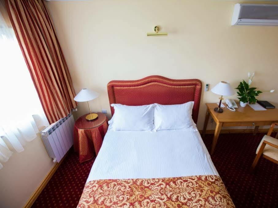 Chagala Atyrau Hotel Екстериор снимка