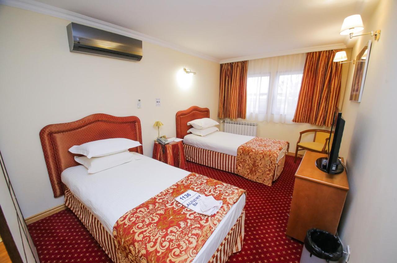 Chagala Atyrau Hotel Екстериор снимка