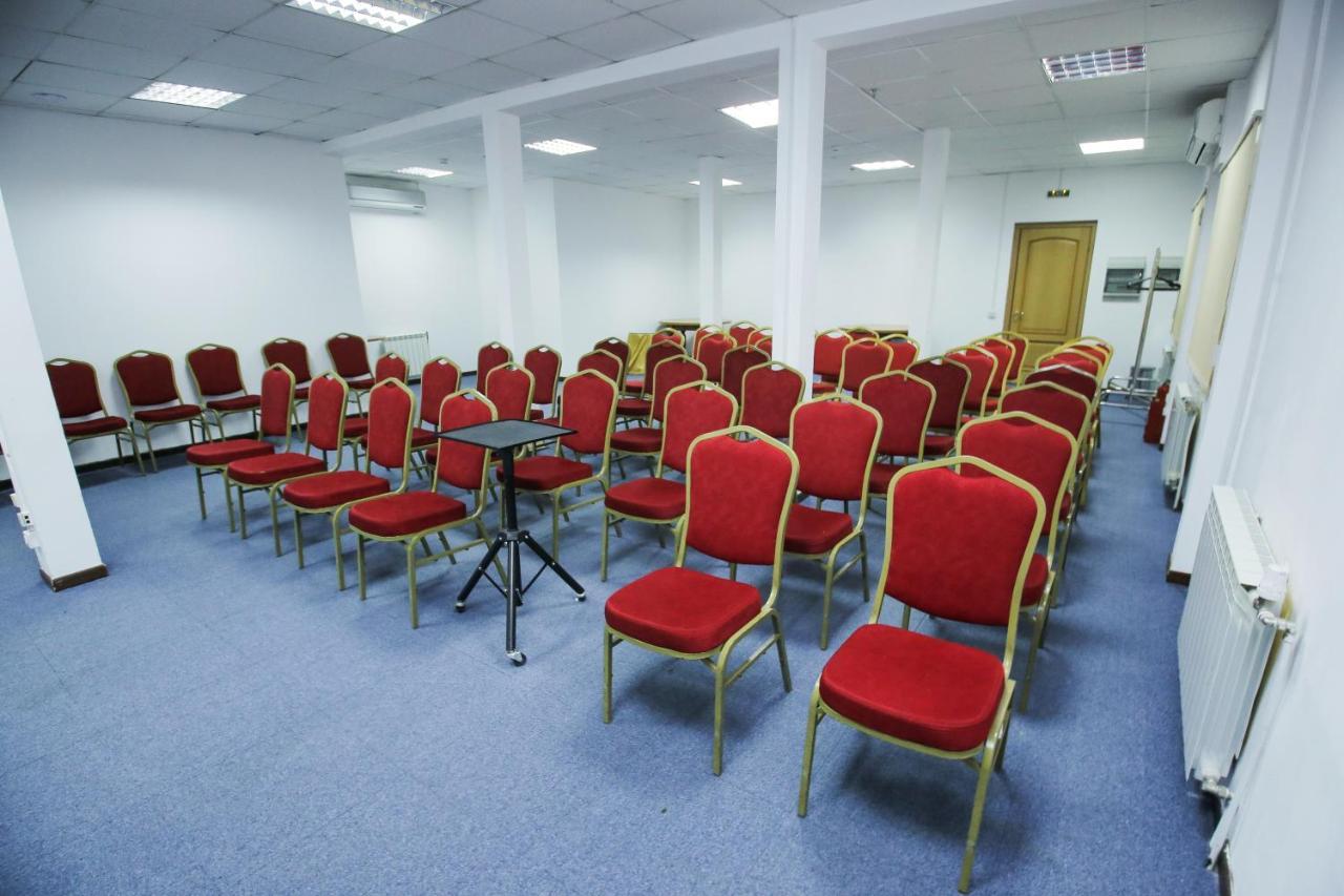 Chagala Atyrau Hotel Екстериор снимка